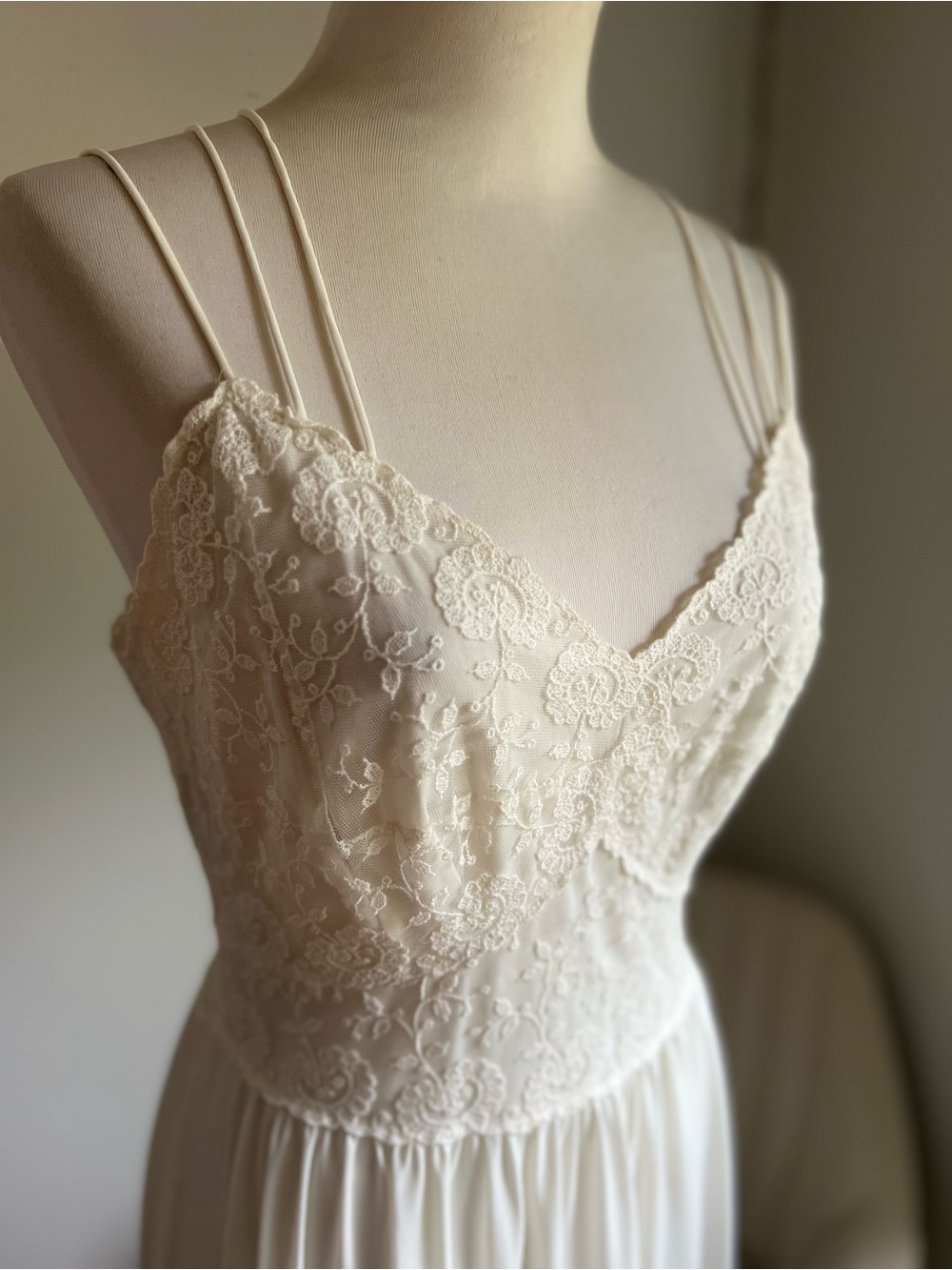 1950s White Lace Nightgown / Slip Dress - Picture 3 of 14